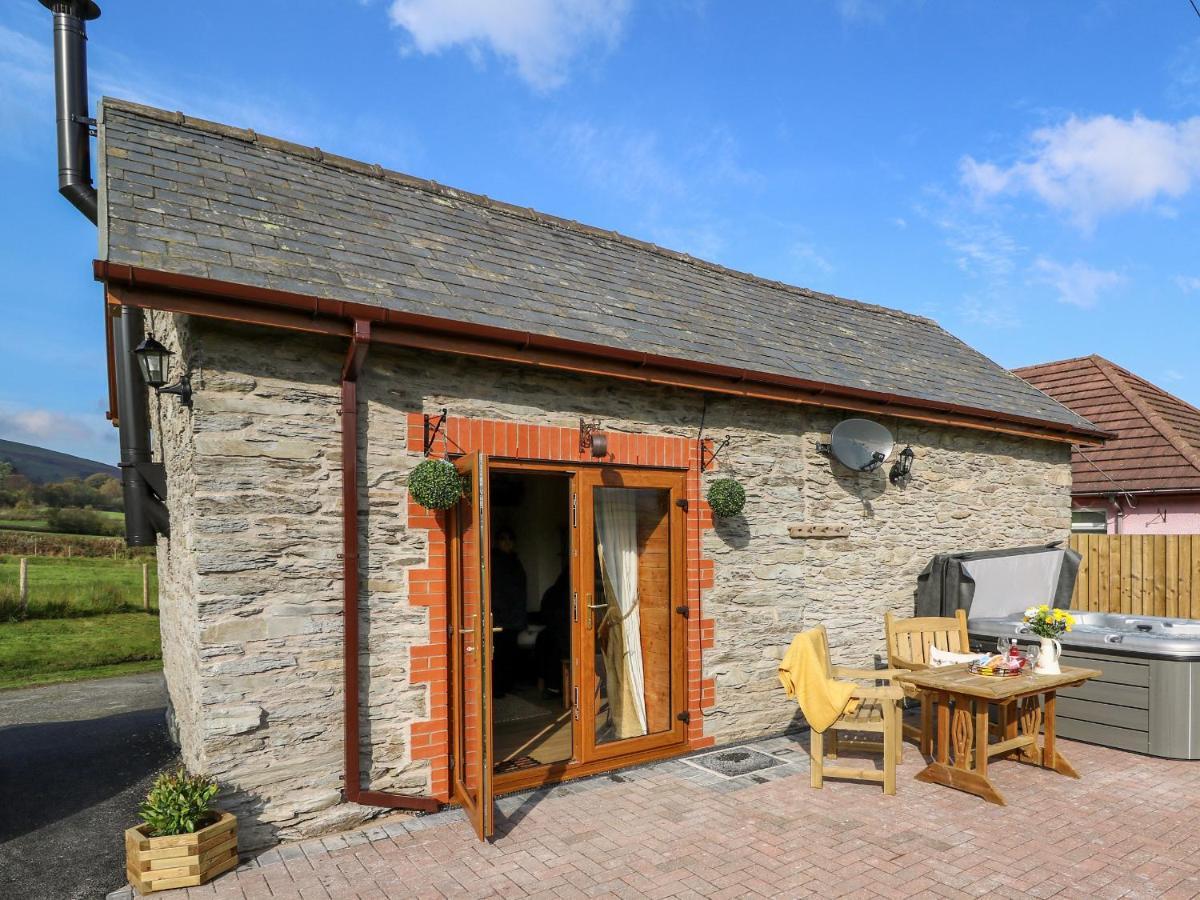 Holiday home Tegfan Barn